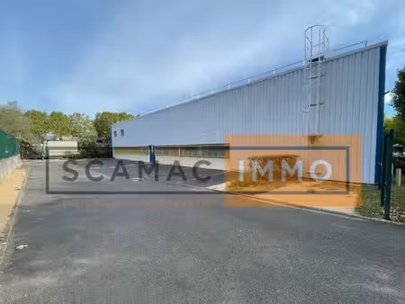 location entrepôt collegien 77090 825m²