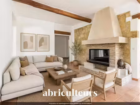 maison familiale en pierre à vendre à grans  sur un jardin arboré de 254 m² (13250)