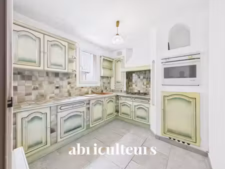 spacieuse maison familiale t5 avec terrasse — cadre sécurisé et recherché à marseil