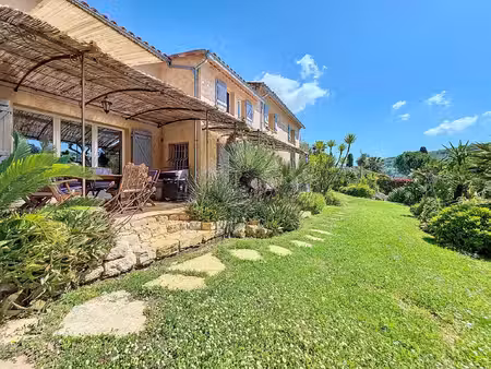 retour à la vente /jolie villa individuelle de 166m² avec piscine - calme absolue et...