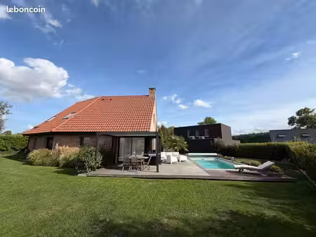 maison contemporaine avec piscine chauffée