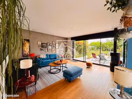 maison 8 pièces 212 m²