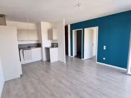 location appartement 2 pièces à la roche-sur-yon centre ville (85000) : à louer 2 pièces /