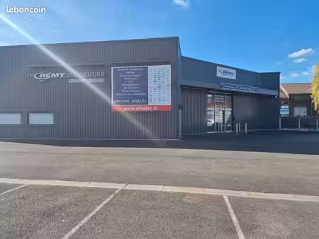 a vendre ou à louer bâtiment sur 2500 m2