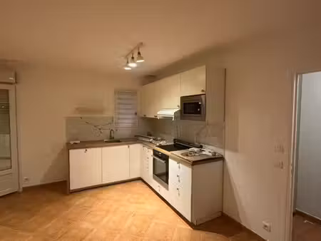 appartement 3 pièces à l’année seulement
