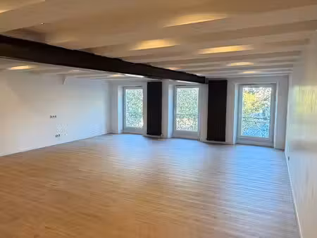 appartement de 150 m² vue sur la place du breuil au centre du puy-en-velay