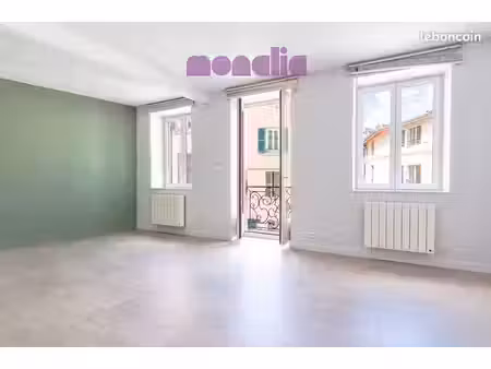 studio 1 pièce 30 m²