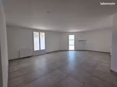 appartement rénové rdc  accès indépendant  2 ch. + bureau – sainte-gemme-la-plaine