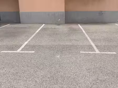 à louer – place de parking privative