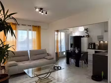 ? location  appartement élégant  type t3  dans le cœur historique de nîmes ☀️