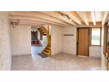 maison f3 de 65 m² en duplex  esprit chalet  jardinet et 2 stationnements