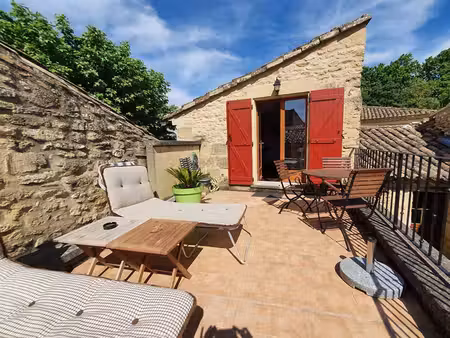 maison de village en pierres avec terrasses
