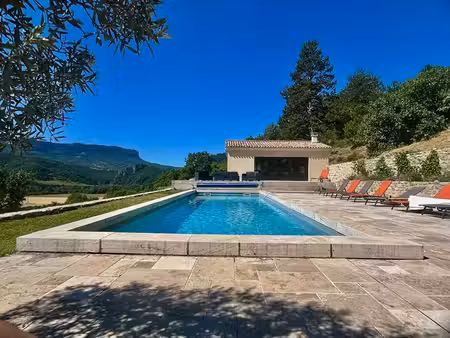 luxueux corps de ferme à proximité de sisteron 8 pièce(s) 243 m²