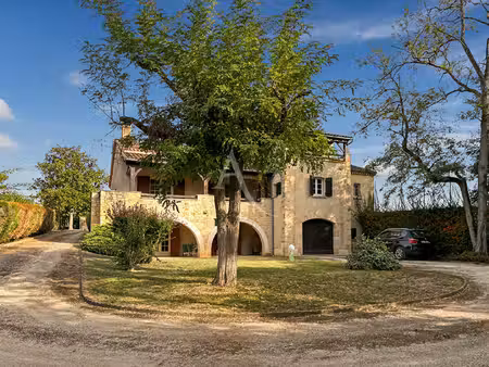 a vendre - maison familiale de caractère de 185 m² avec grand garage  proche des commodité