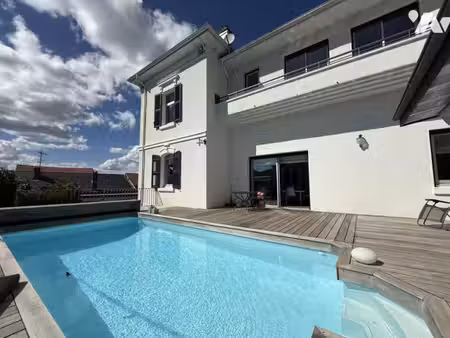 maison de luxe à vendre à oyonnax