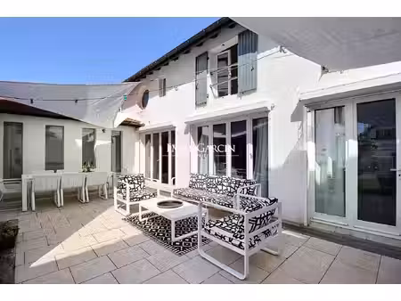 maison de luxe à vendre dans le quartier la rochefoucauld-aguilera