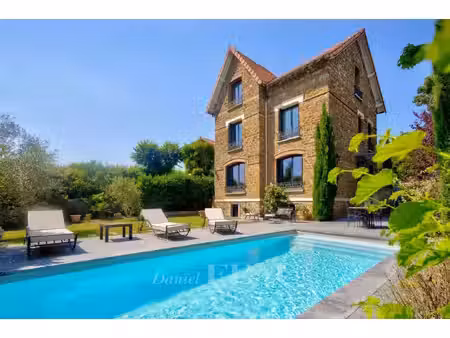 maison de luxe à vendre dans le quartier montretout