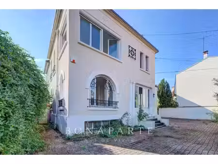maison de luxe à vendre dans le quartier centre ville