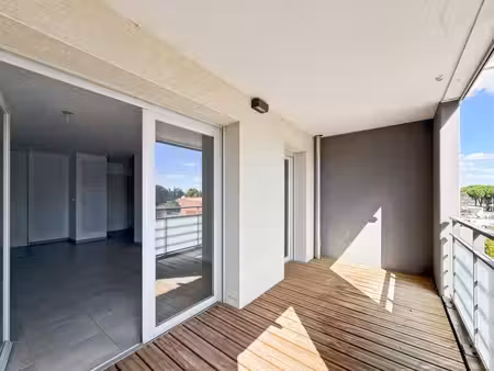 appartement t2 à vendre de 43 m² avec balcon et parking — castanet-tolosan (centre)