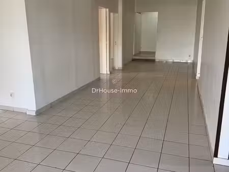 t3 loué vide dans bas de villa