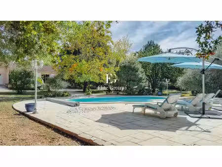 maison de plain-pied sur parc arboré de près de 5000 m² proche d'angouleme