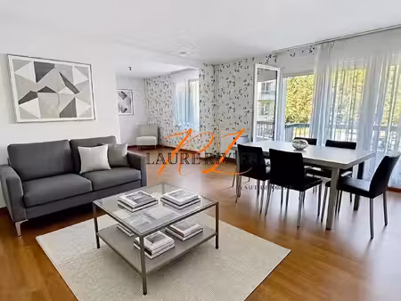 appartement t4 lumineux avec balcon  et stationnement privatif