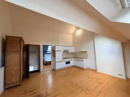 appartement 1 chambre schaerbeek avec parquet et velux