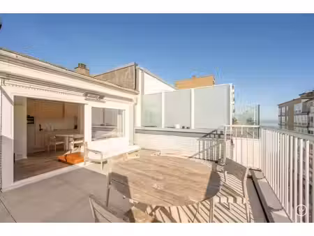bel appartement rénové avec 2 chambres situé dans une rue a
