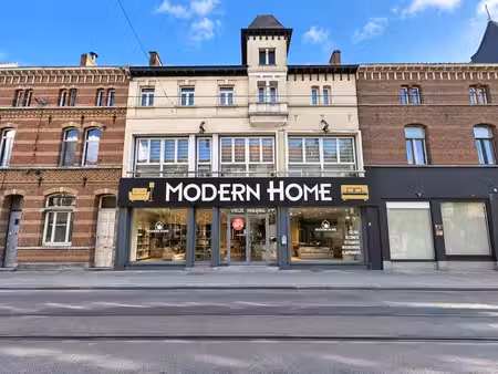 ruim handelspand van 980 m² op uitstekende locatie in het...