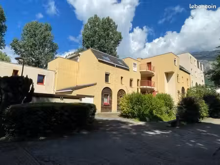 meylan – quartier bealiere – grand t3 de 74 m2 avec garage – terrasse de 8.6 m2 sans vis a