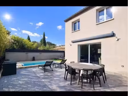 villa récente de 83 m2 avec piscine 3 chambres