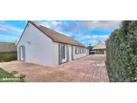 à louer – maison de plain-pied – 4 chambres – garage – terrasse – terrain d’environ 700 m²