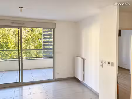 location appartement t2 ecully 42 m2 + balcon + garage