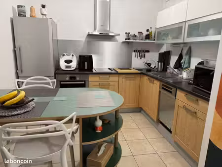 t2 meublé avec jardin privatif de 52 m² et garage – la rochelle