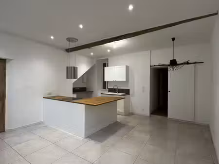 t2 45 m2 nimes rénové et climatisé