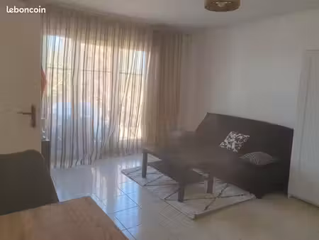 studio meublé pour une fille