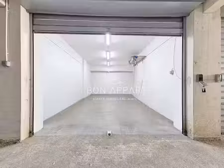 location parking 23.07 m² à ajaccio (20000)  250 €