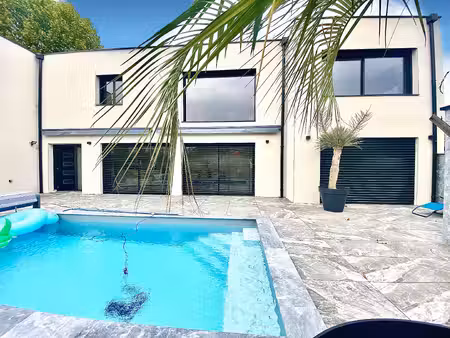 maison 7 pièces - 220 m²