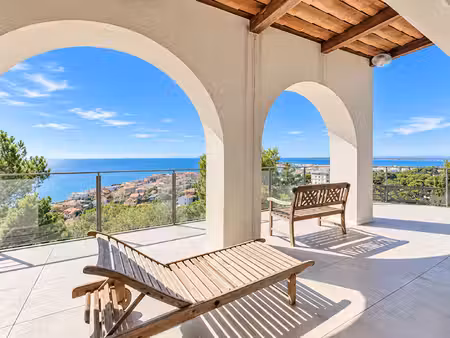vente maison 8 pièces  230.00m²  sète