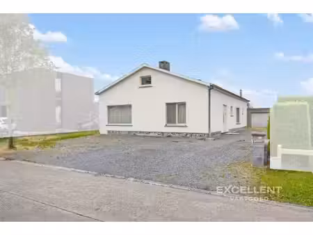 gerenoveerde en moderne bungalow in rustige straat nabij centrum nazareth te koop