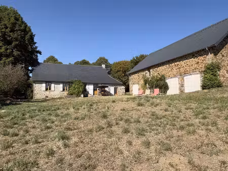 beyssac : fermette avec maison d'habitation  grange auvergna