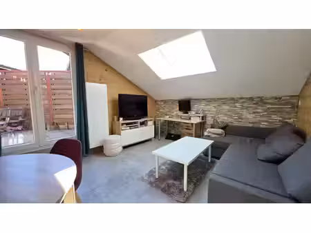 coquet t2 rénové avec terrasse plein sud au pied des piste