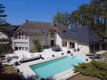 maison d'architecte dans les bois