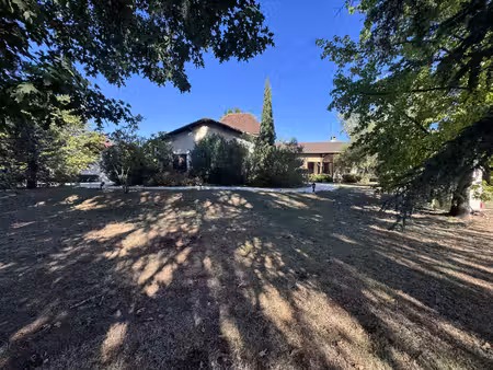 pineuilh – propriété d’exception de 350 m² avec piscine  au cœur d’un parc arboré de 5 500
