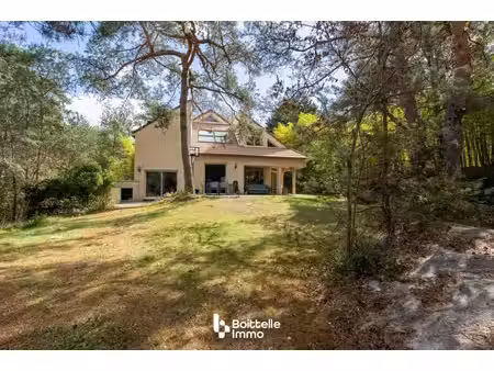 maison contemporaine avec piscine intérieur sur 3900m