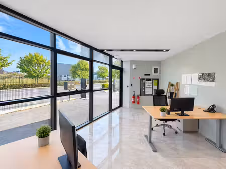 location local d’activités 150m²