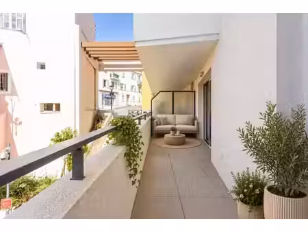 cagnes-sur-mer – centre-ville | superbe 2 pièces récent avec terrasse