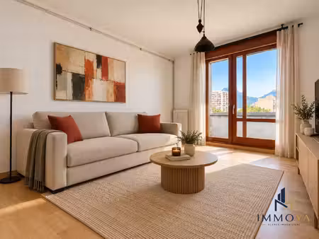 t1 lumineux de 27 m² avec loggia de 7 m² – tram à 2 minutes