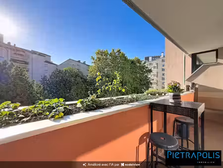 t4 au calme avec balcon  dans une copropriété avec parc arbor?