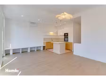 appartement t3 de 70 m² à marseille 13007  rue d'endoume